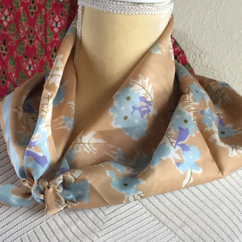 Vintage Vera Neumann Scarf Size 22x22